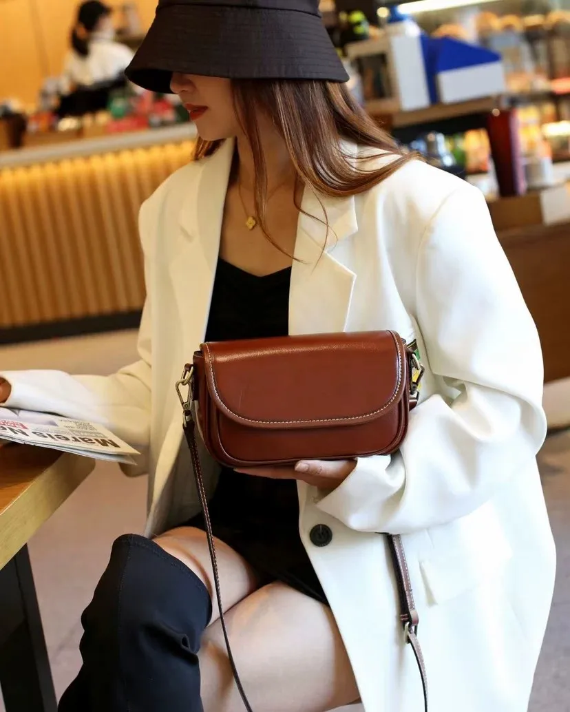 

Women's crossbody bag, new spring/summer style, trendy small square bag, high-end women's shoulder bag, retro cowhide small bag.