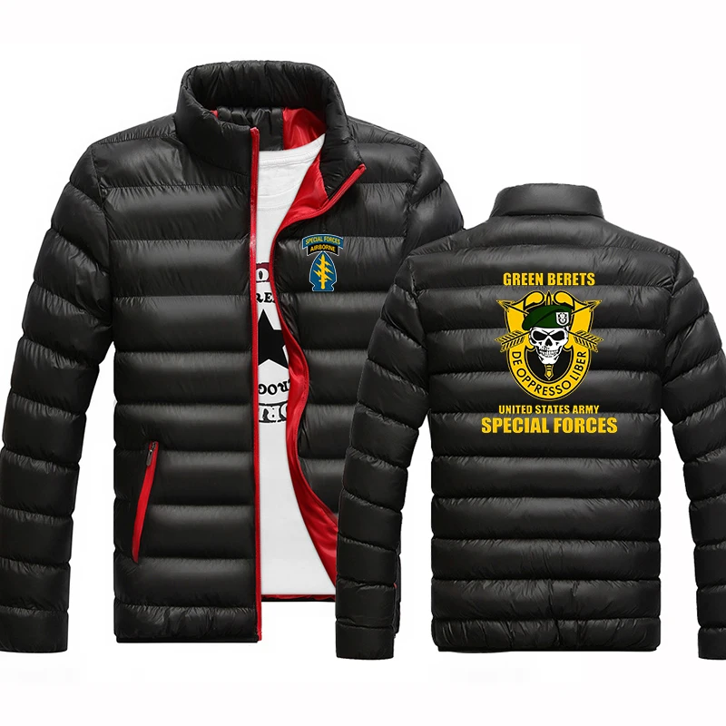 Jaqueta Masculina de Pelo Sintético com Estampa de Logo Militar do Grupo de Forças Especiais Aéreas, Coleção Outono/Inverno 2026, Casaco Corta-Vento Q