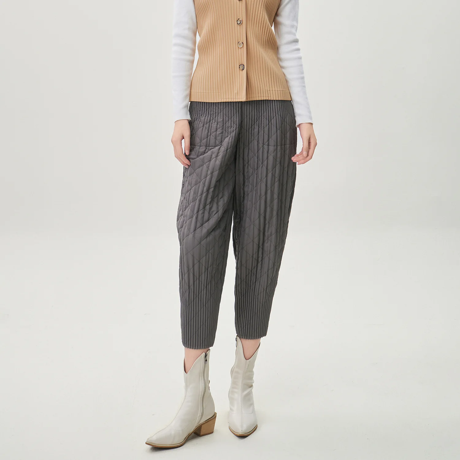 Cotton Pants Women Outdoor Wear Hot Selling for Winter 2025 Elastic Waisted Loose Cropped Pants Versatile and Warm Harun Pants
