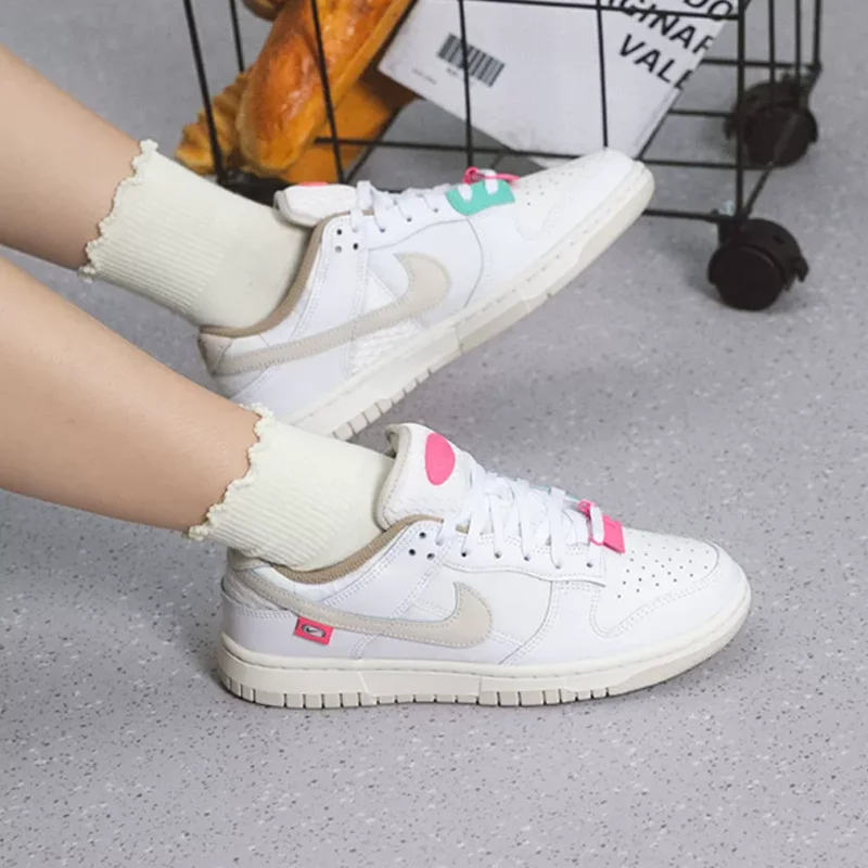 Bild 6: Nike Damen Dunk Low Freizeitsneaker, leichte, gepolsterte Skateschuhe DX6060-121