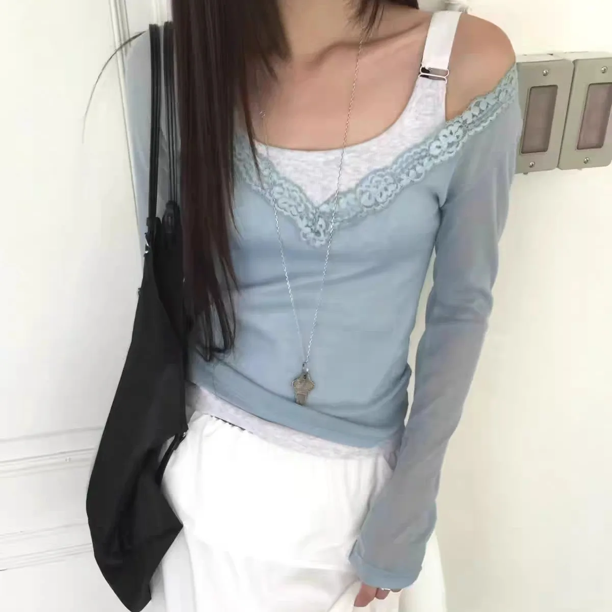 Elegant Slimming Lace V-Neck Long Sleeve Base T-Shirt Top Retro Style Pure Desire Translucent Women's Fashion Chinese Made