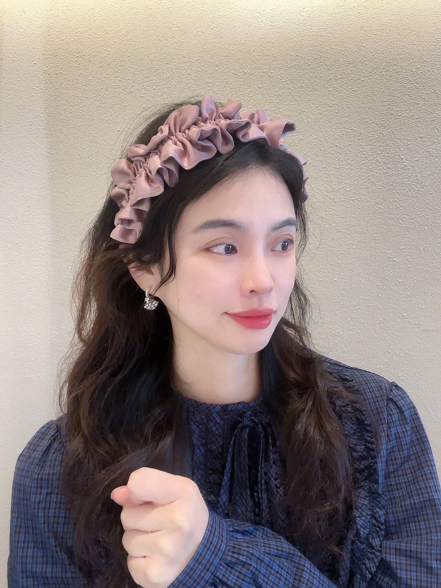甘くてファッショナブルなピンクのプリーツヘアバンド、ハイカットヘッドバンド、クッキーブランド生地素材、大人向け、様々なシーンに最適
