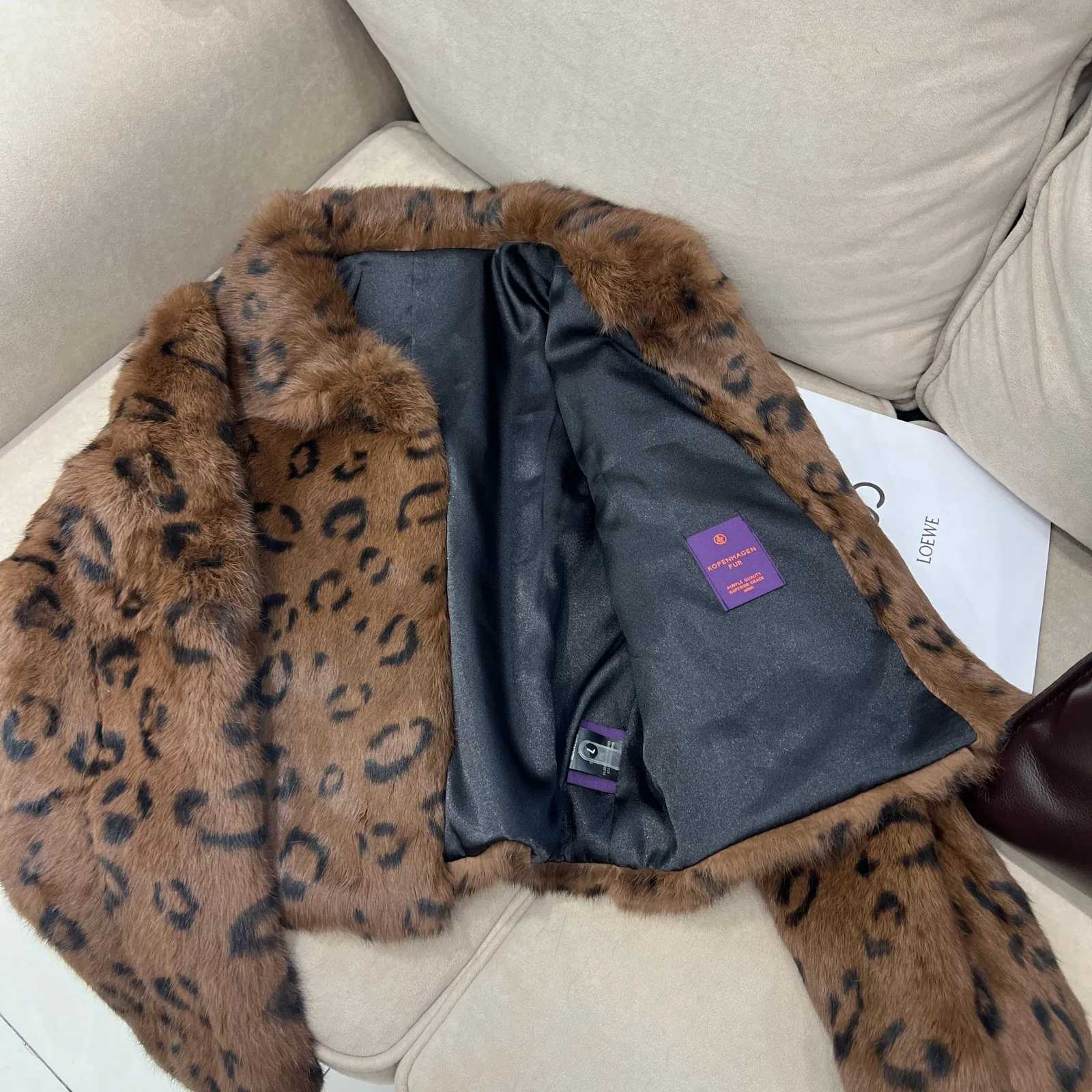 Luxuriöser Echtkaninchenfellmantel für Damen, Braun mit Leopardenmuster, Winter-Warmjacke aus Naturfell, Modischer Outdoor-Kurzmantel, Dick und Flauschig – Detail 11