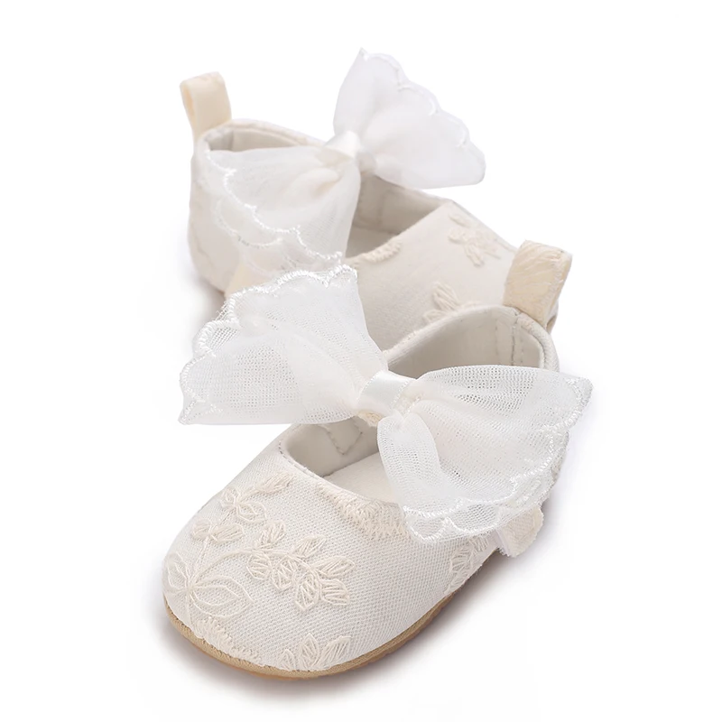 Zapatos de princesa de encaje blanco para niña, mocasines para bebé, zapatos Moccs con lazo y flecos, suela de goma, calzado antideslizante para cuna