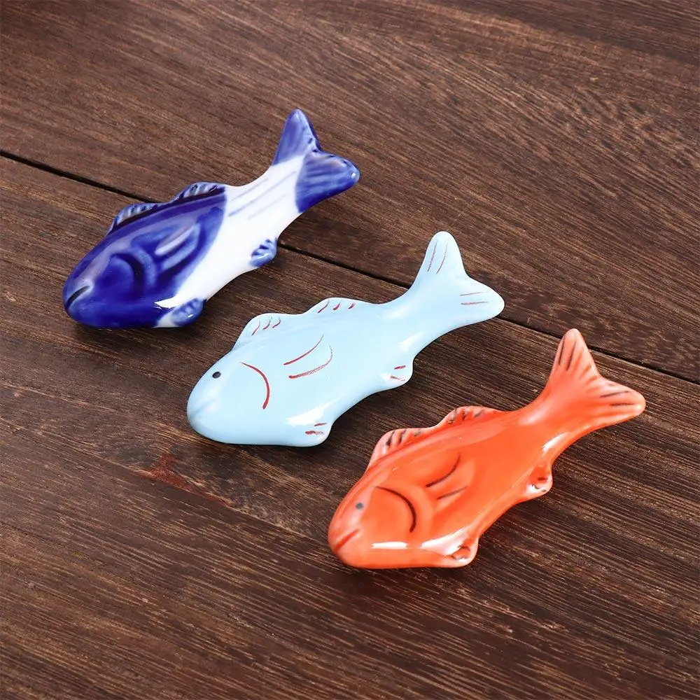 Kitchen Hotel Cute Ceramic Fish Shaped Chinese Style Chopstick Rest Chopsticks Holder Dinnerware Stand Tableware Rack