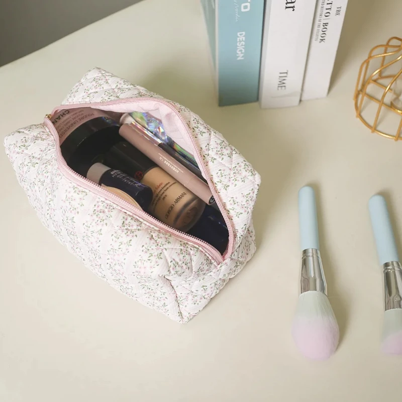 Floral Puffy Quilted Large Makeup Bag Travel Cosmetic Pouch with Flower Print Aesthetic Storage Organizer for Makeup
