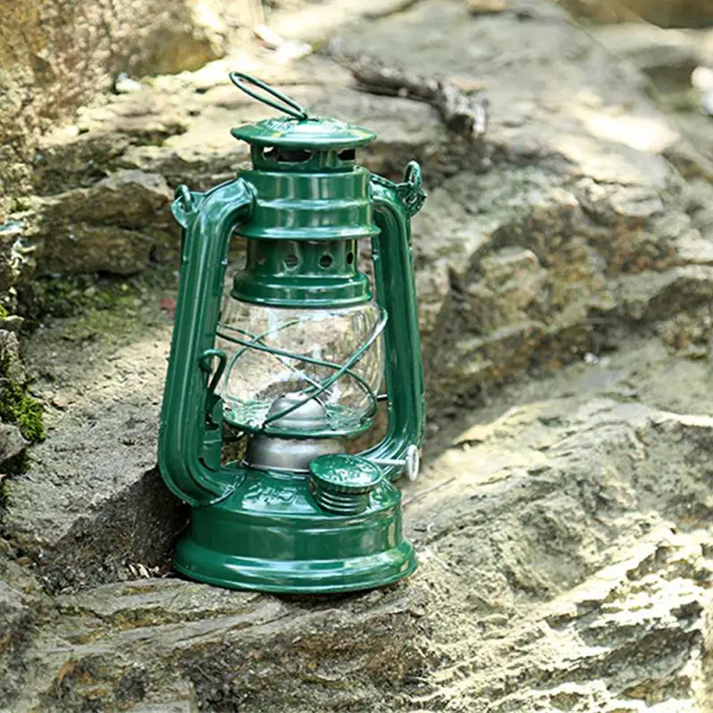 19cm Portable Iron Lanterns Retro Camping Kerosene Lamp Bronze Colored Oil Lamp Vintage Photo Props Outdoor Camping Lighting