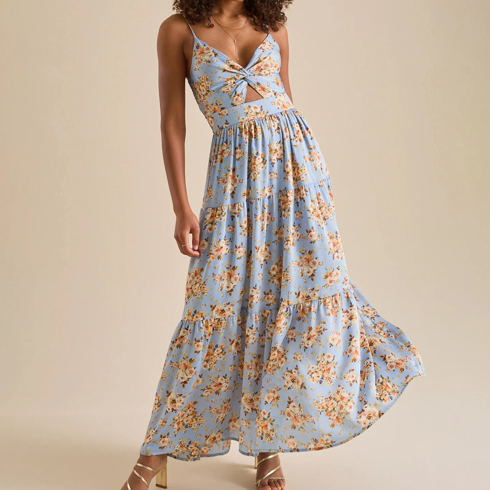 Combhasaki ผู้หญิงแขนกุดสายรัดปรับด้านหน้า Twist Hollow V คอดอกไม้พิมพ์ Smocked ฤดูร้อน Swing A-Line Cami ชุดยาว