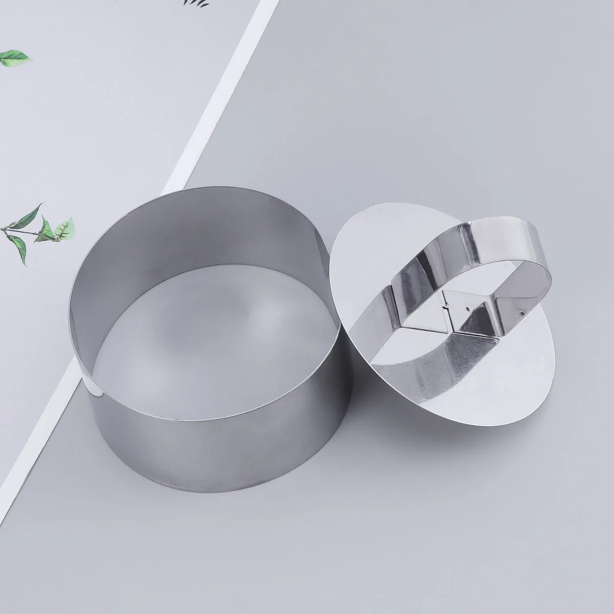 

2Pcs Stainless Steel Mousse Cutter Round Shape Cake Mold Pushing Plate Non-Stick Chocolate Baking Tool Home Kitchen