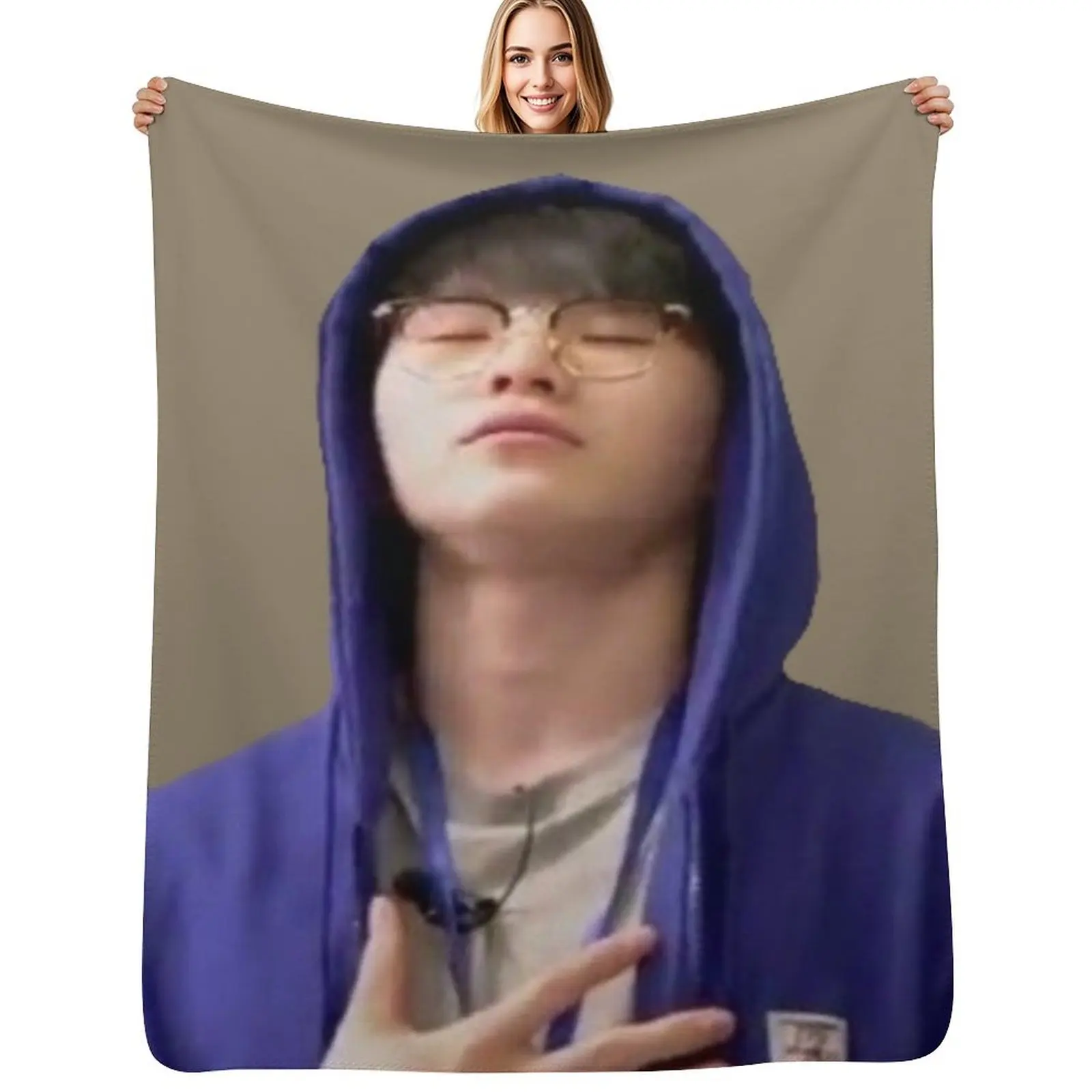 

Woozi Relaxed Meme Throw Blanket Decorative Soft Throw Blanket for Couch Sofa