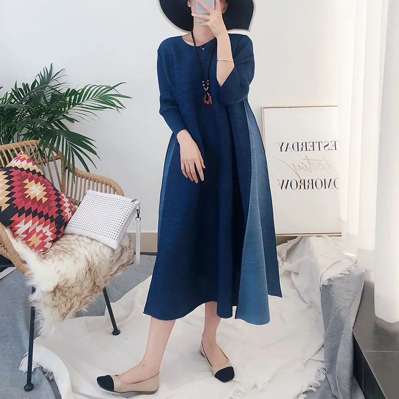 Women's Three House Pleated Dress Spring and Autumn New Contrast Round Neck Long Sleeve Minimalist Loose Fit Skirt