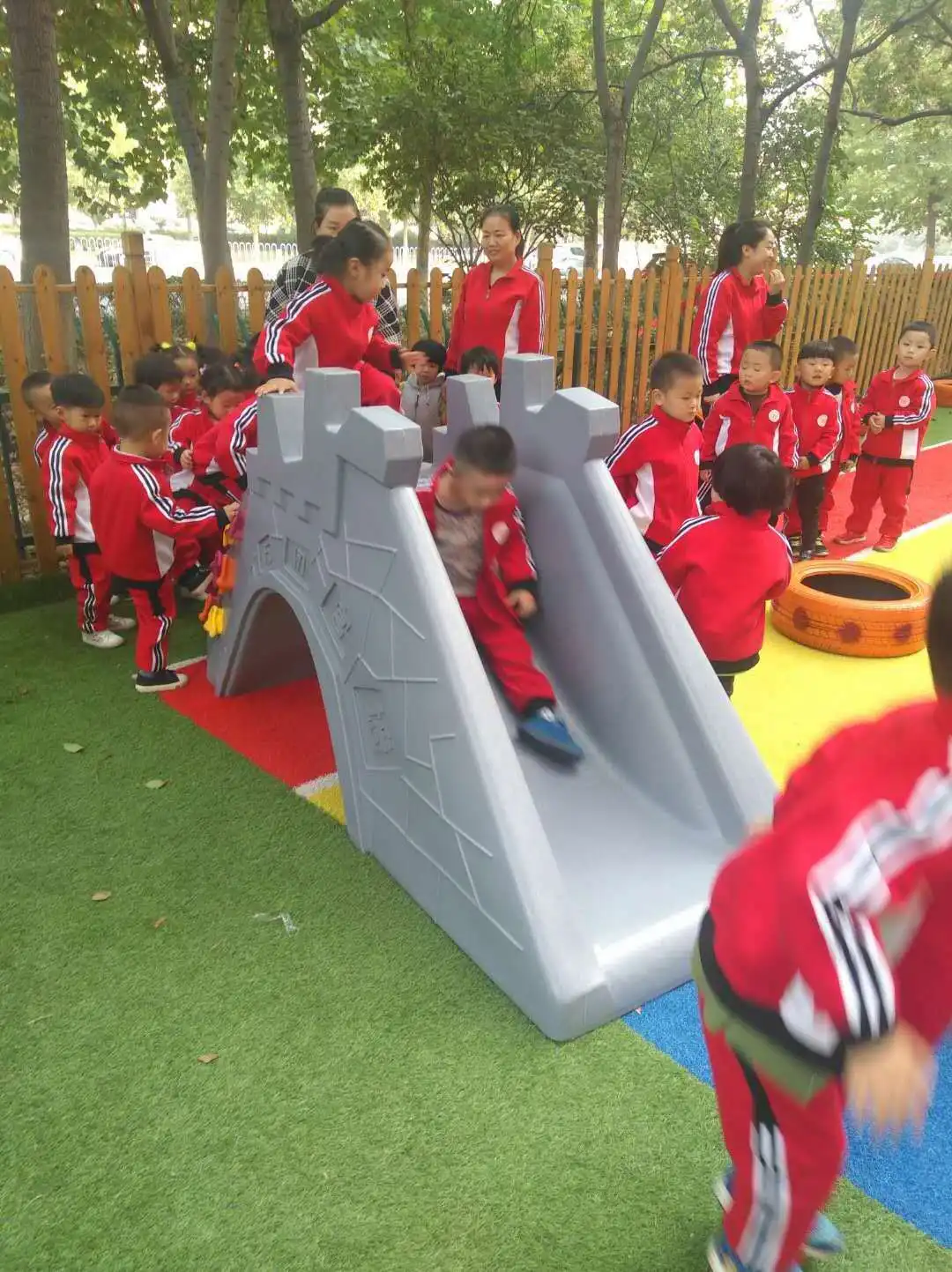 Craft climbing slide City wall integration Kindergarten early education community Amusement slide