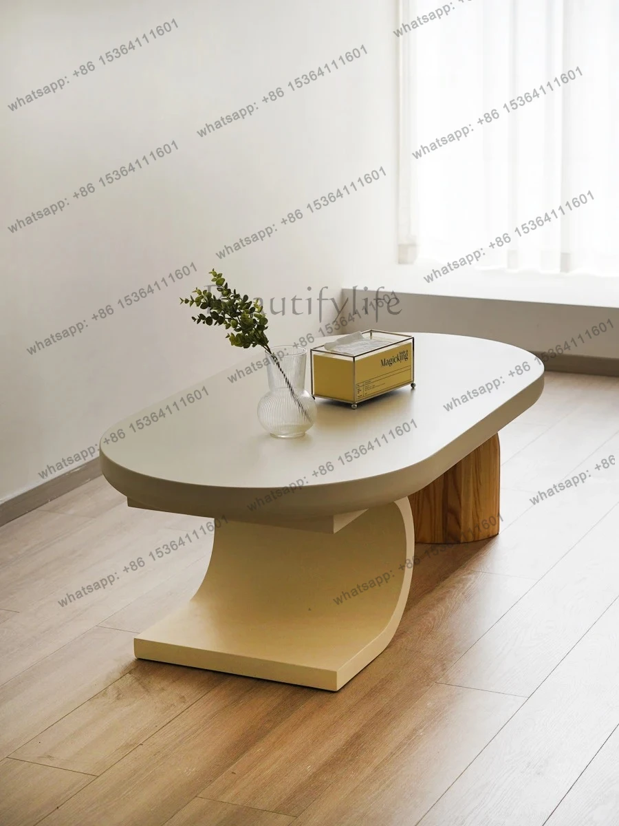 Nordischer japanischer Stil, kleine Wohnung, ovaler Couchtisch, Wohnzimmer, Backfarbe, niedriger Tisch, Balkon, Tatami-Teetisch