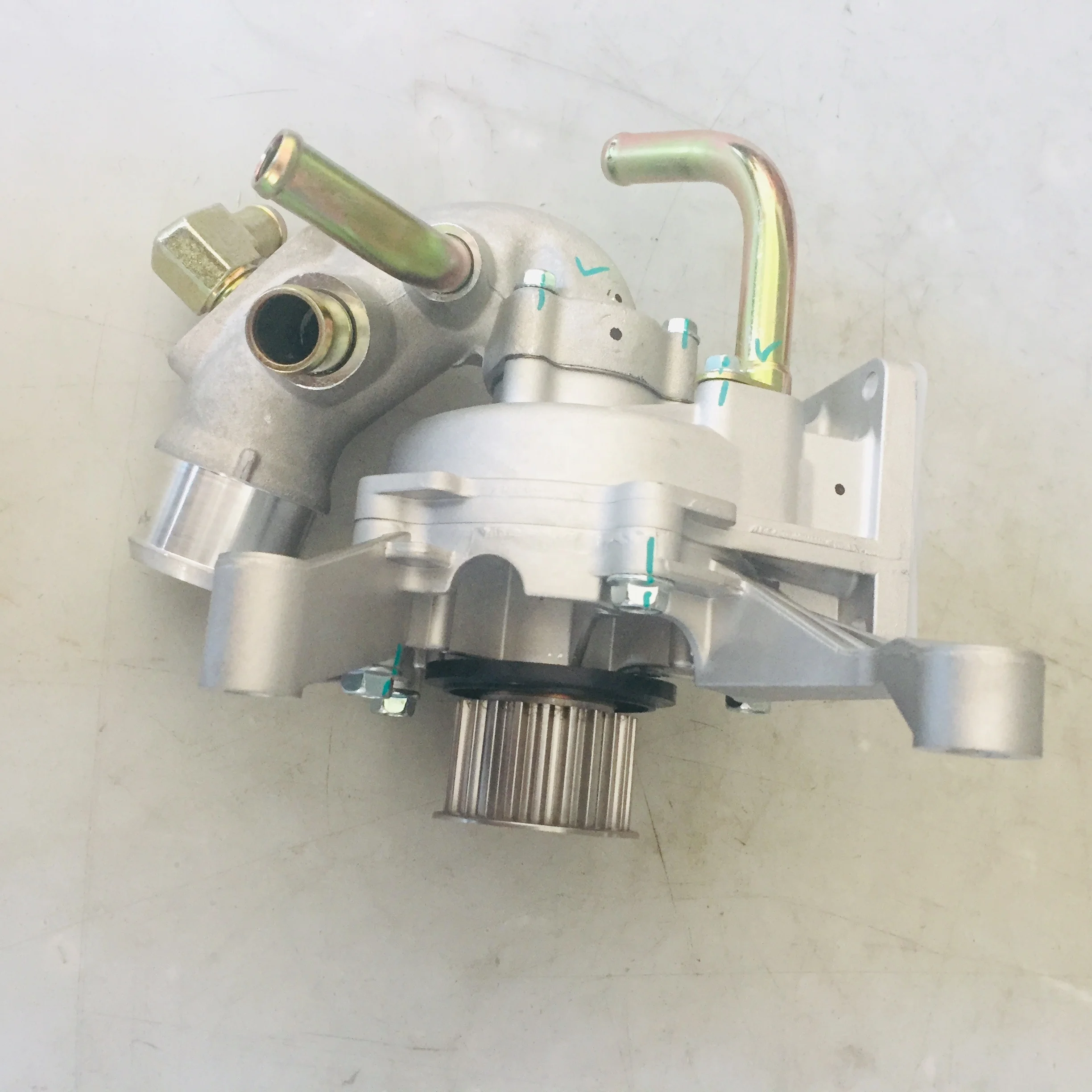 

Water Pump For Joylong van 4D28 Engine