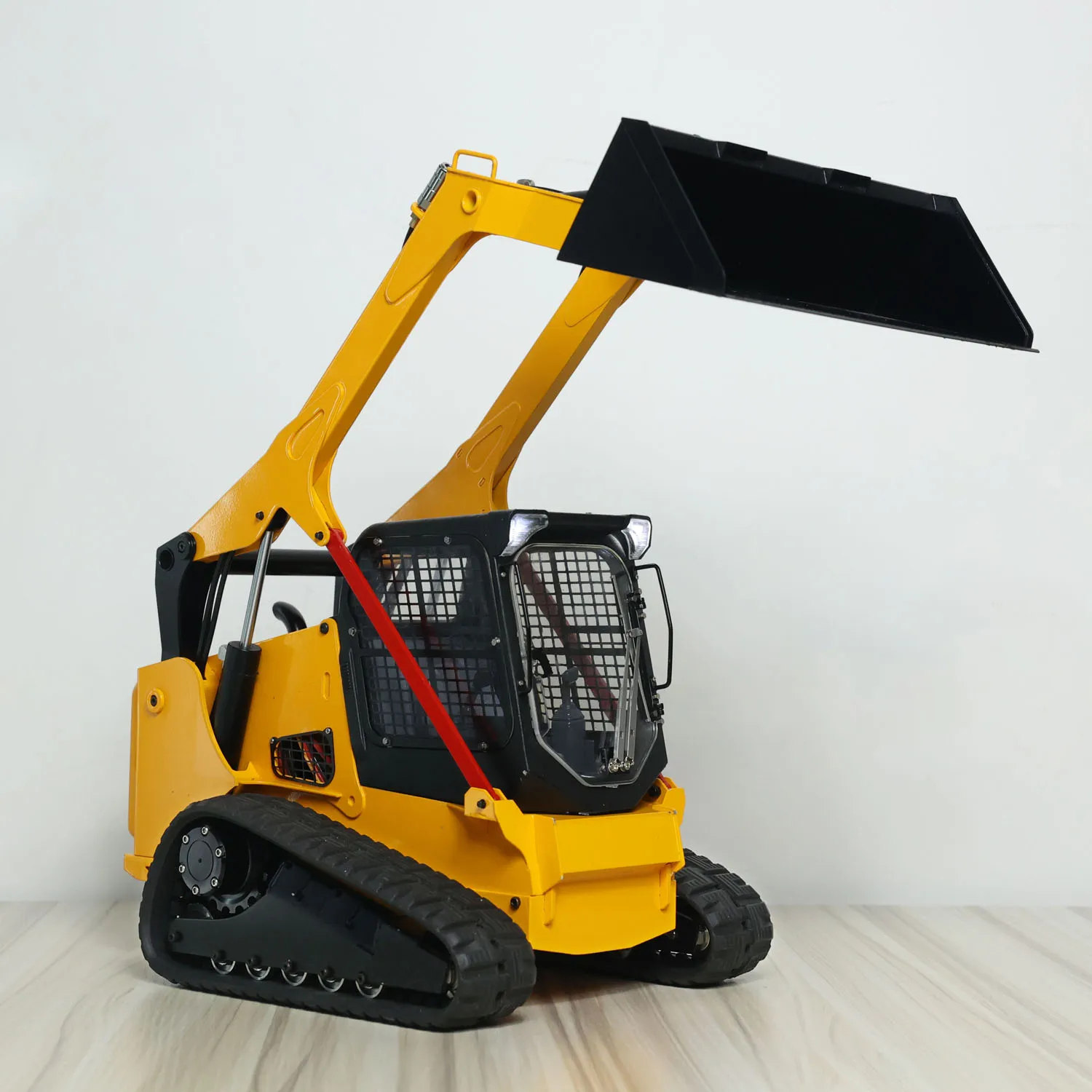 Toys 1/14 Scale Hydraulic RC Tracked Loader SM770 Skid-Steer Remote Control Car Painted Finished with Sound Lights Model