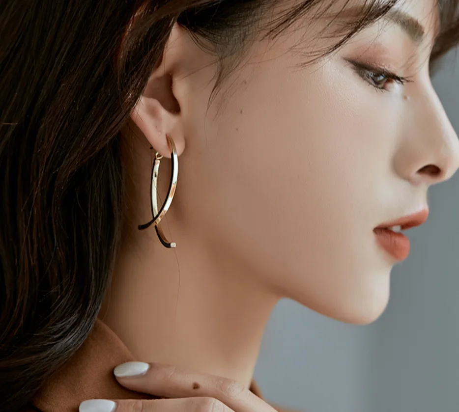 Metal Geometric Intersect Hollow Stud Earrings Trendy Retro Simple Silver Color Earrings for Women Girls Kpop Jewelry Jimin Same