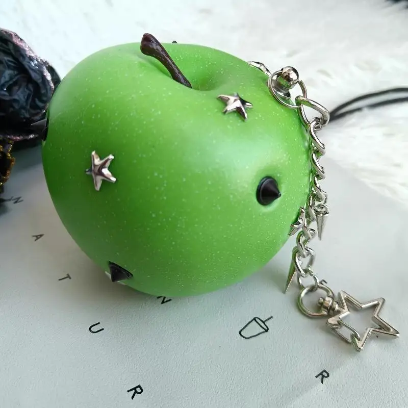 Punk-Nieten-Obst-Gemüse-Taschenanhänger, Dark Y2K Subkultur, cooler Schlüsselanhänger für den Rucksack – Detail 4