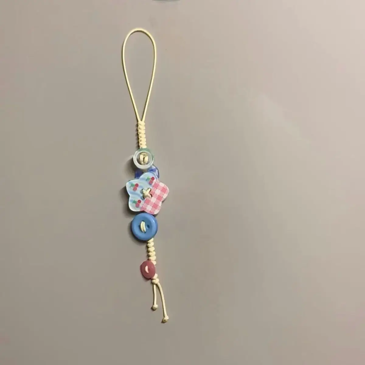 Dopamin bedruckter Acryl-Knopf, Handy-Charm, Riemen, geflochtene Tasche, Perlen, handgefertigter Schlüsselanhänger – Detail 4