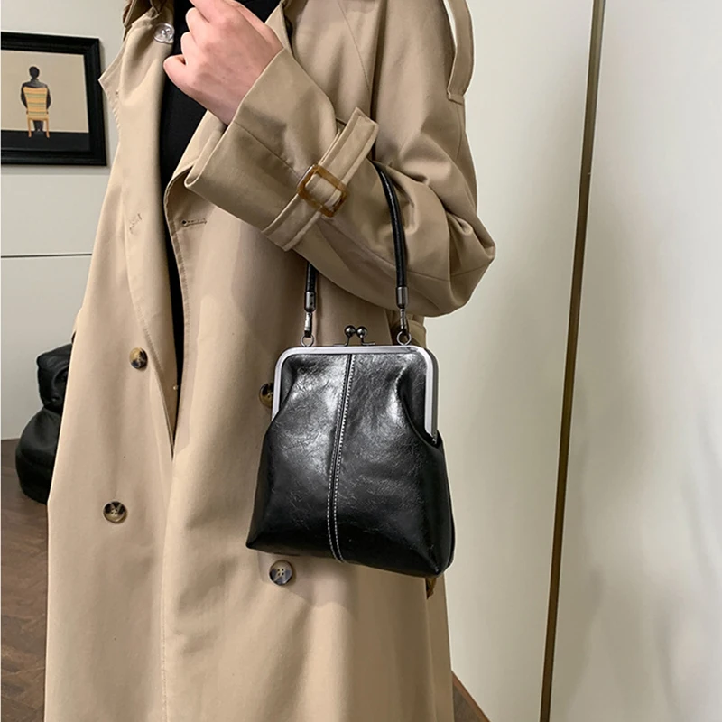 Elegante Clip Lock Umhängetasche Große Kapazität PU Leder Umhängetasche Einfarbig Retro frauen Kleine Handtasche – Detail 9