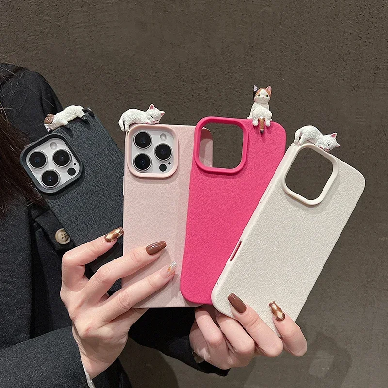 Funda de teléfono de cuero con patrón de lichi y gato tumbado de dibujos animados en 3D para IPhone 16, 15, 14, 13, 12, 11 Pro Max Plus X XS XR, bonita funda suave