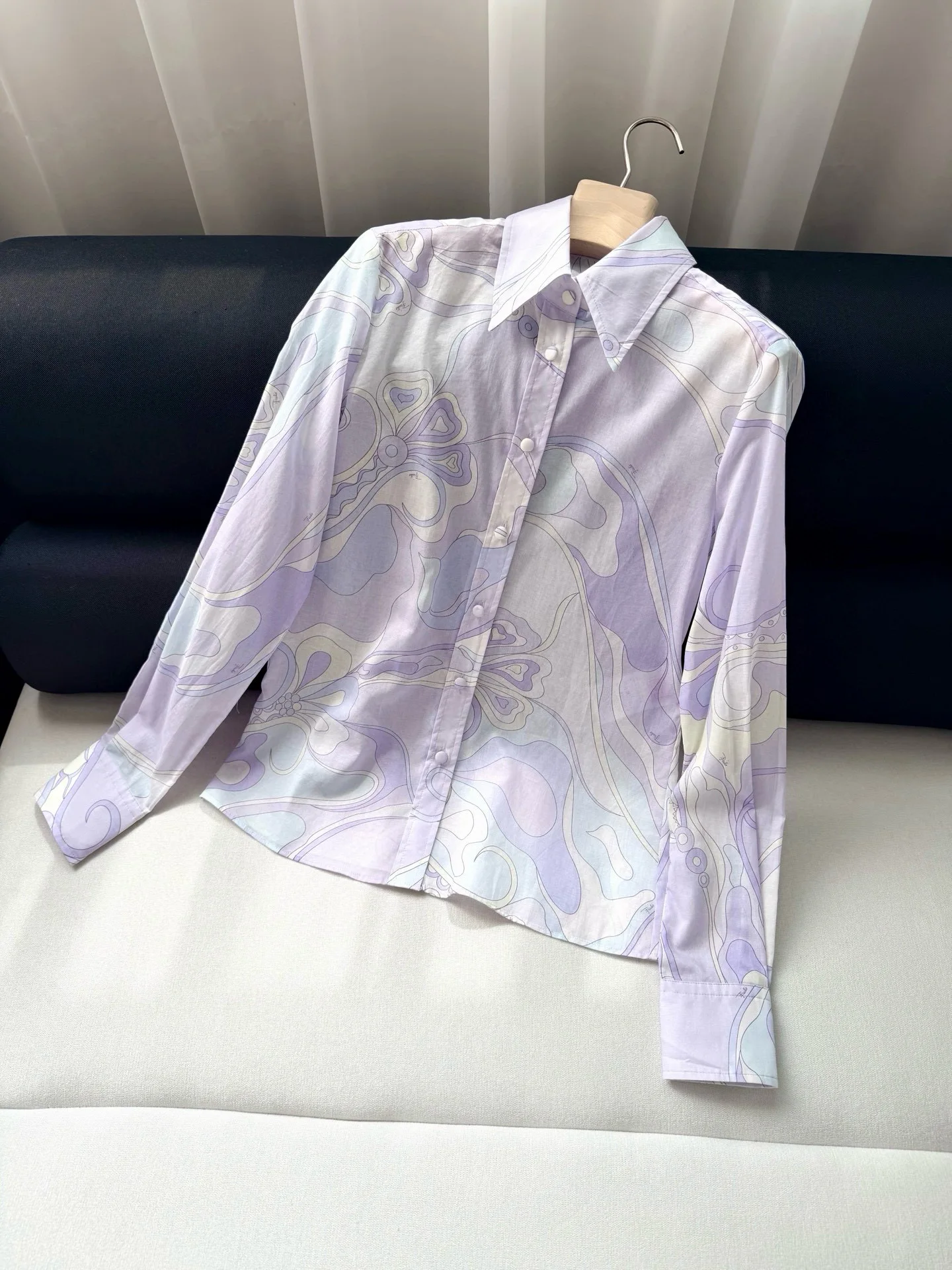 

Новая женская рубашка с длинным рукавом и винтажным принтом, светло-фиолетовая, с абстрактным узором, на пуговицах, летняя повседневная блузка для отпуска, из хлопка