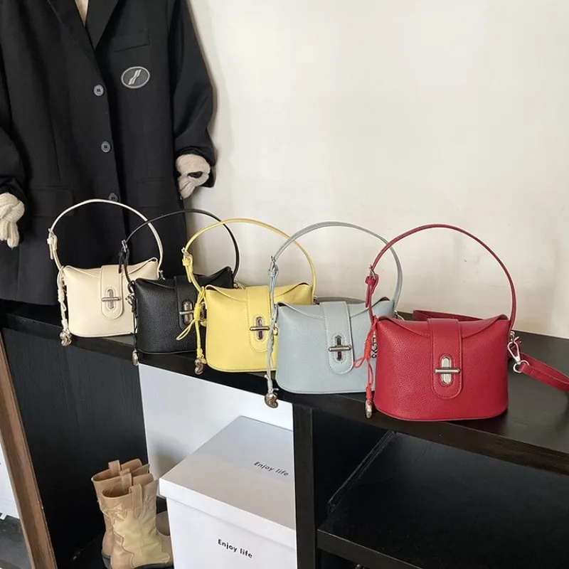Minimalistische, elegante Wickeltasche mit Buchstaben-Logo, Vintage, modische Leder-Umhängetasche, großes Fassungsvermögen, für Damen, trendige Pendler-Tasche