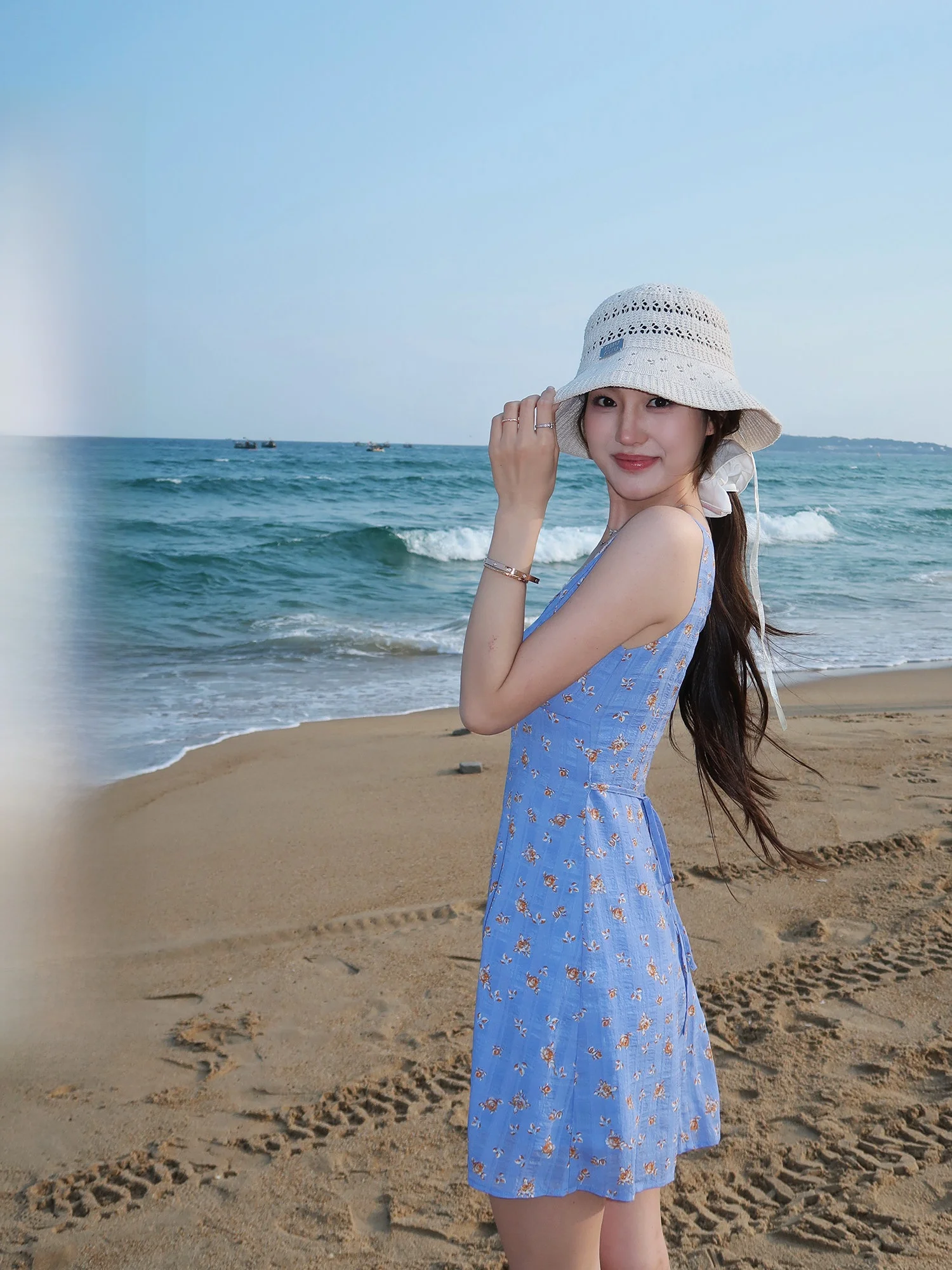 

Летнее шифоновое платье Pusumede с цветочным принтом и V-образным вырезом, женское, с оборками на талии, короткое, повседневное, свободного кроя, без рукавов, из полиэфирного волокна