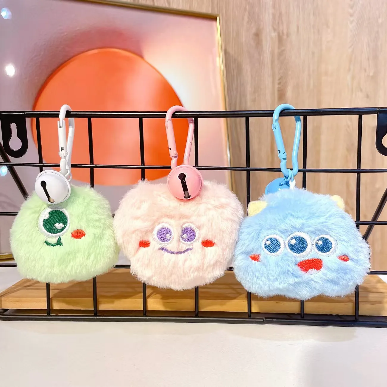 Niedliche Mini Kawaii Plüsch kleine Monster Schlüssel bund Schult asche Glocke Charme Auto Puppe Charme Smartphone Charme Kinderspiel zeug