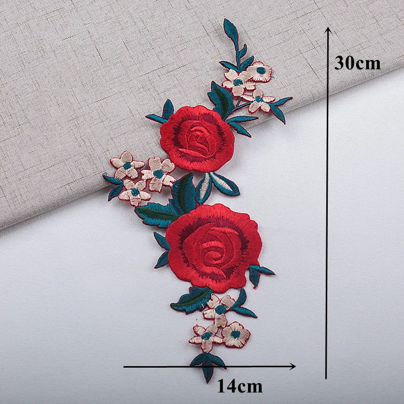 Fiori di rosa rossa foglie Patch di ferro cucire su Applique distintivi per vestiti borse scarpe abito da sposa colletto abito decorazione fai da te