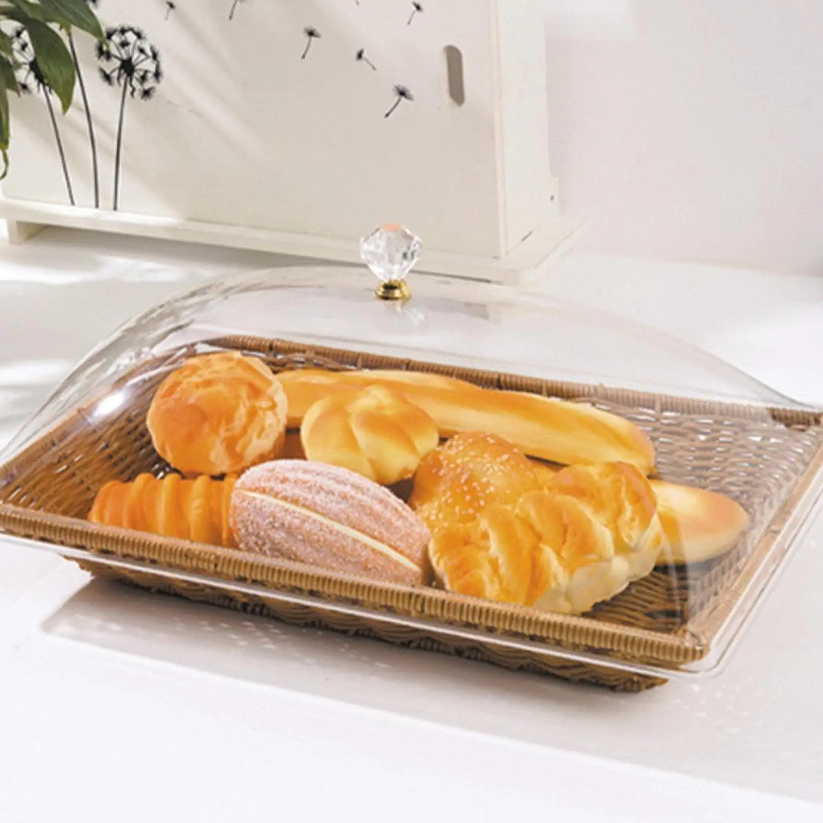 Panier à pain en rotin tressé imitation avec couvercle en acrylique, panier de présentation pour snacks, biscuits, fruits, panier de service alimentaire pour fêtes et pique-niques