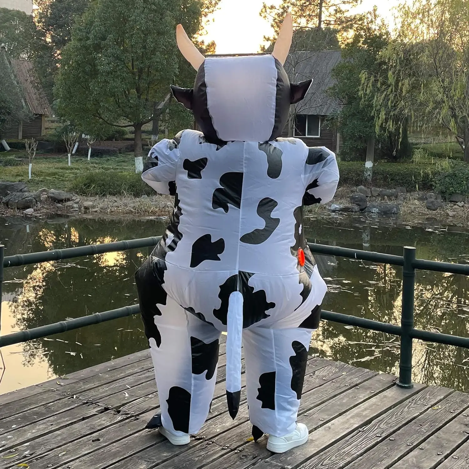 Krowa mleczna nadmuchiwany kostium krowa mleczna wysadzić garnitur gra imprezowa Cosplay biały kostium na Halloween kombinezon boże narodzenie — zdjęcie 4