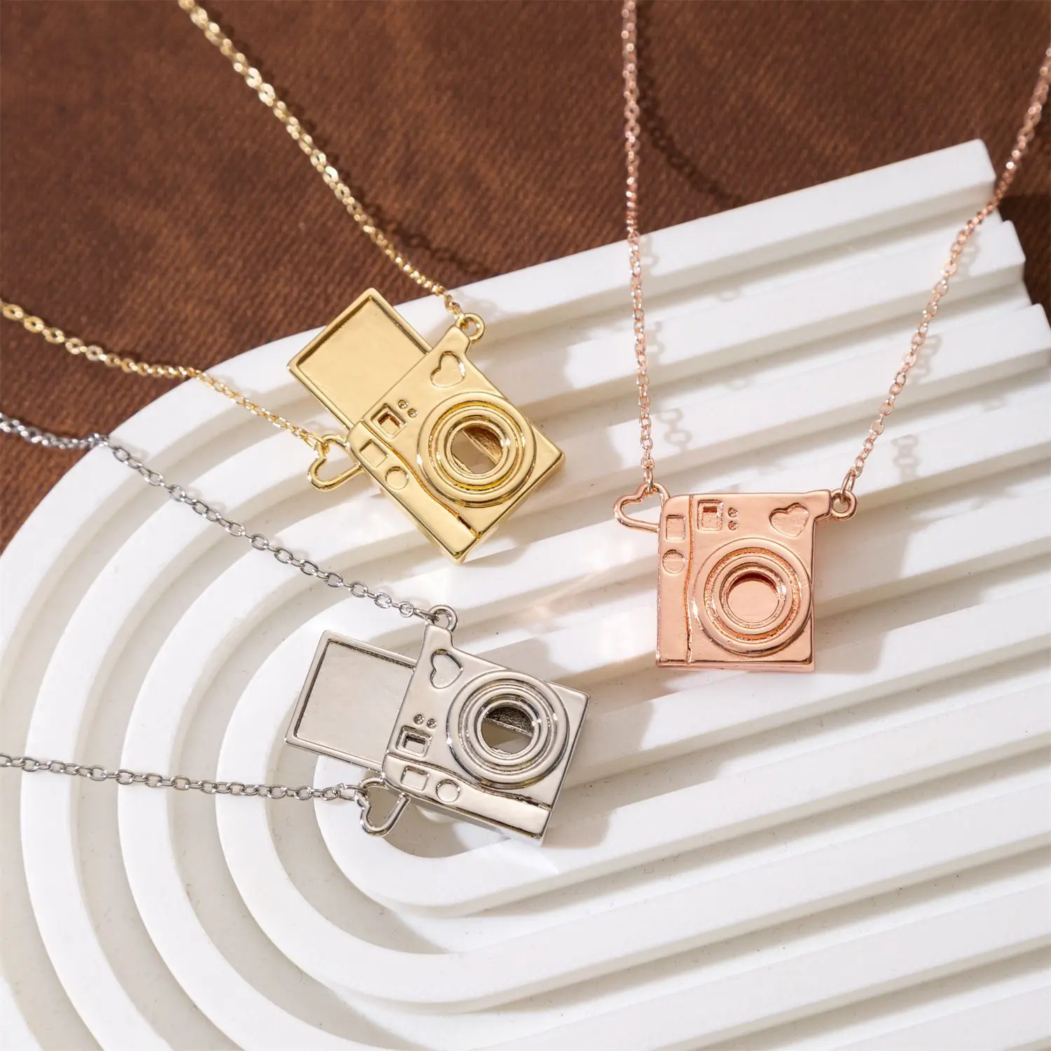 New Personality Pull-out Photo Album Frame Pendant Neckalce DIY Pendant Photo Sticker Camera Shape Thin Chain Choker Family Gift