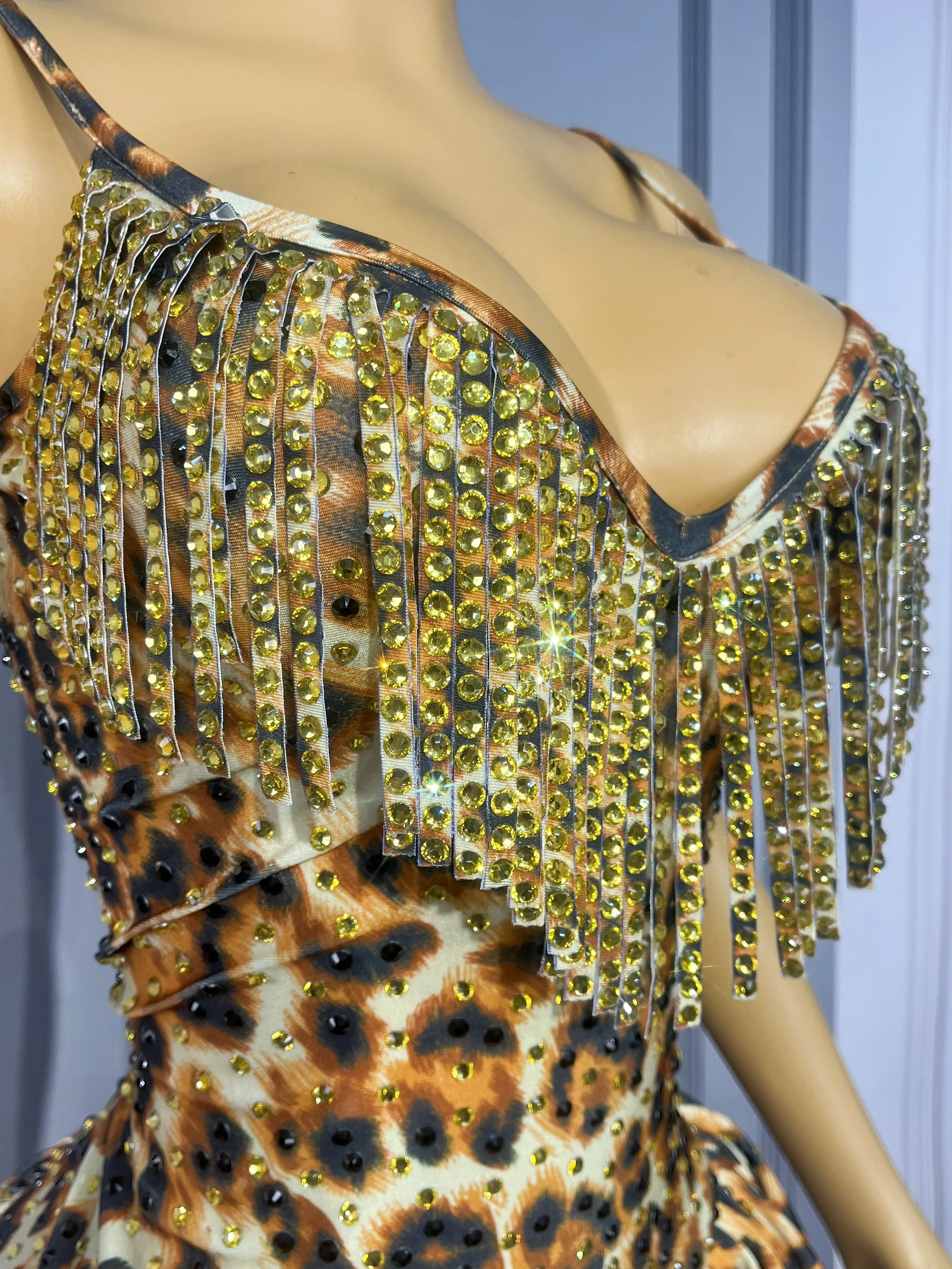 Pittig meisje Luipaardprint Glanzende Steentjes Mode Bretels Gelaagde Jurk Dagelijks Feestshow Stage Performance OutfitQiancenbao