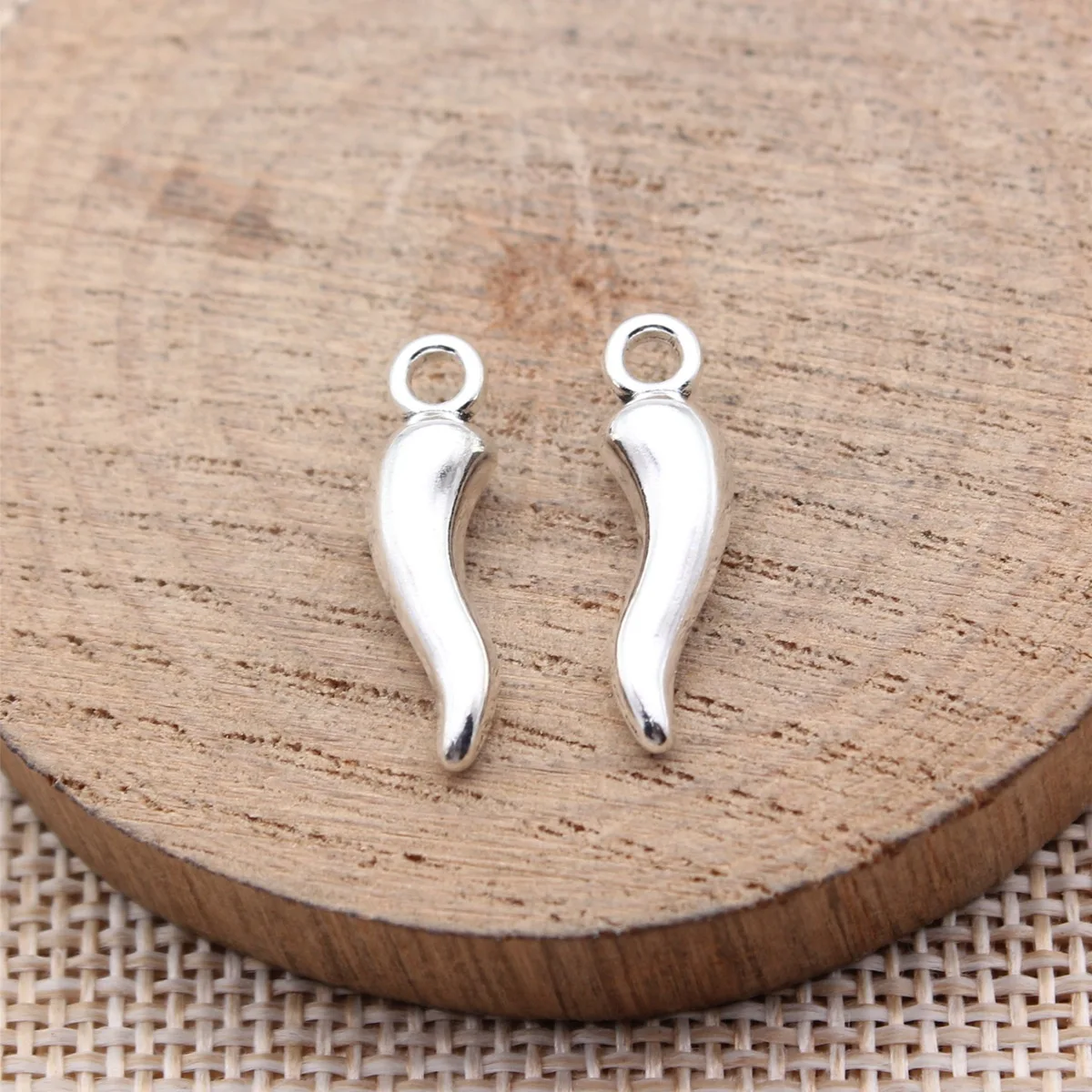 40pcs 21x5.9x5.2mm(0.83x0.23x0.2inch) Antique Silver Color Chili Pepper Charms Pendants DIY Jewelry Making Accessories