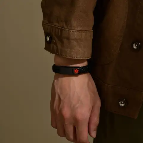 Rotes medizinisches Herrenarmband, schwarzes Echtleder-ID-Armband, Typ 1/2 Diabetes Alzheimer Epilepsy individuelles Armband