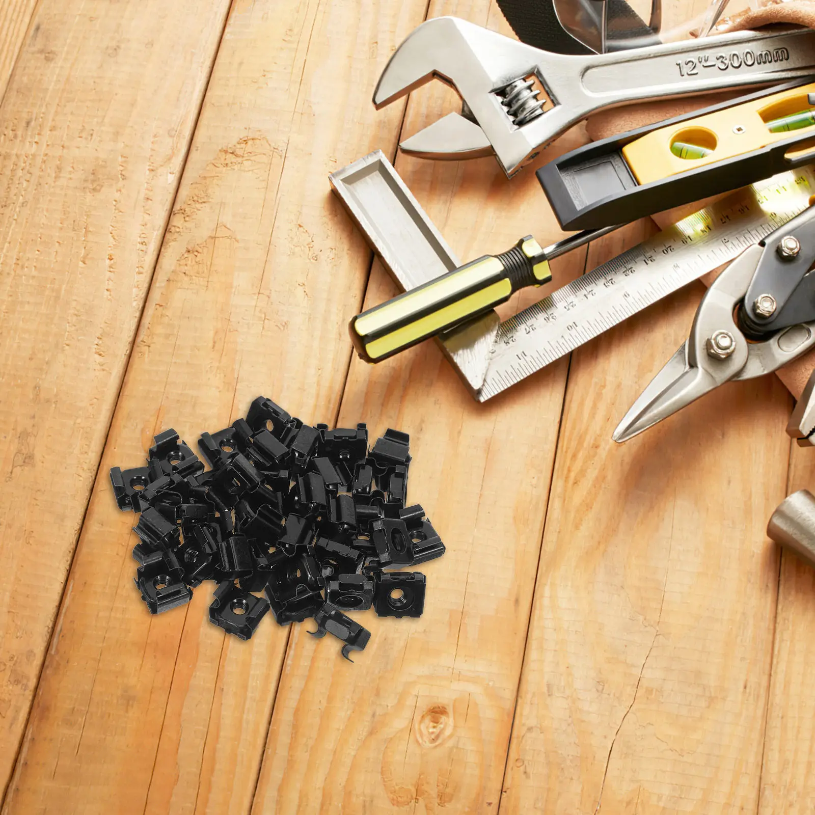 

100 шт. пружинных гаек M4 с никелевым покрытием для надежной фиксации в серверных стойках и электрических шкафах