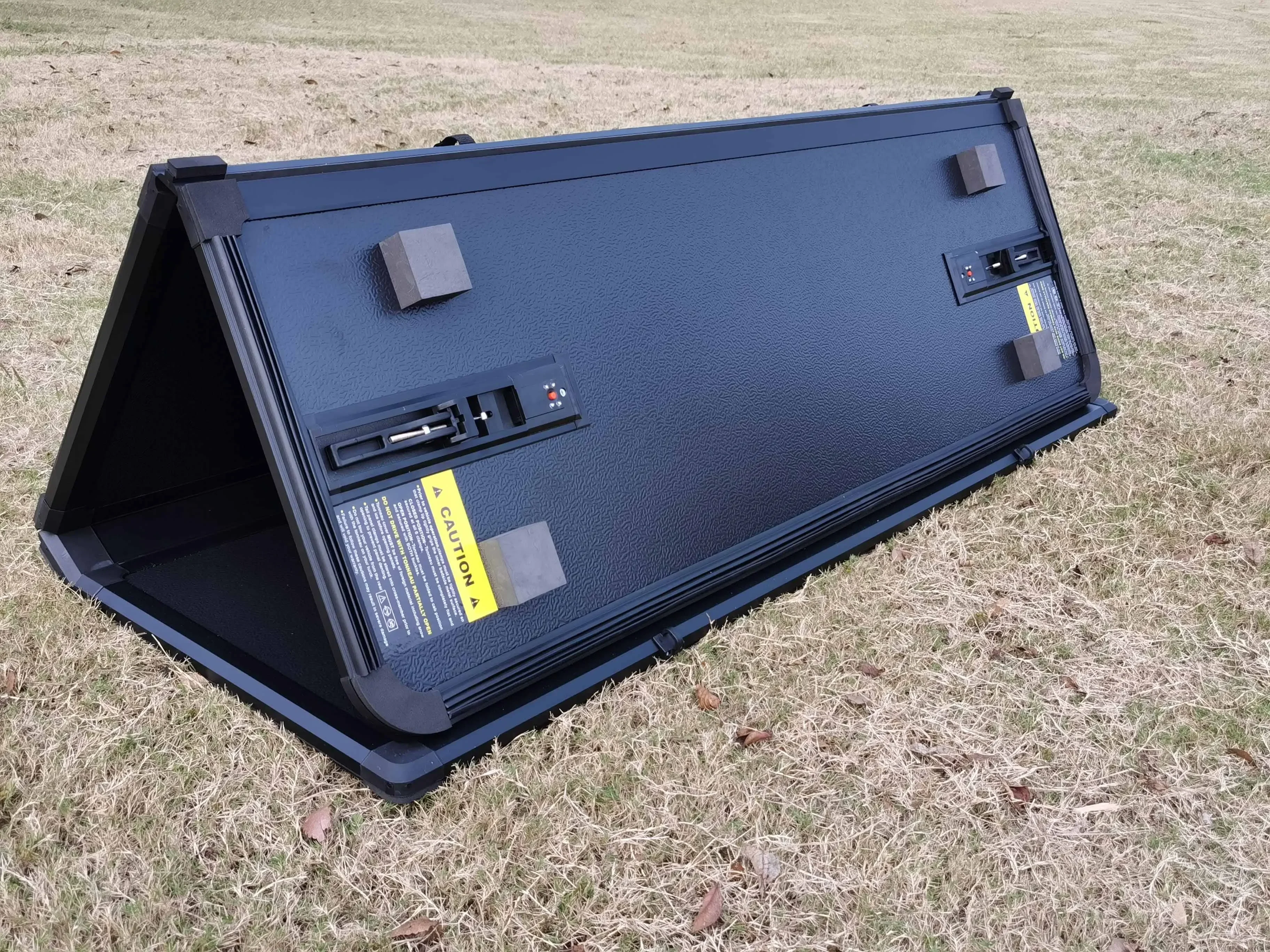 Factory 4x4 Truck Accessories Solid Fiberglass Hard Tri-fold Tonneau Cover for Chevrolet Colorado 5ft Compatible Ranger Model