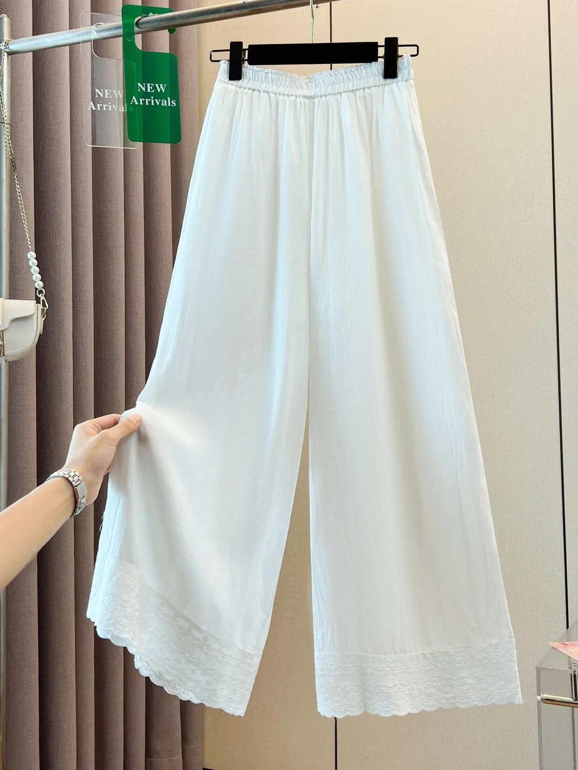 

Японские широкие брюки из хлопка и льна с художественной кружевной отделкой, женские летние повседневные брюки с эластичной резинкой на талии, большие размеры, ленивые прямые длинные...