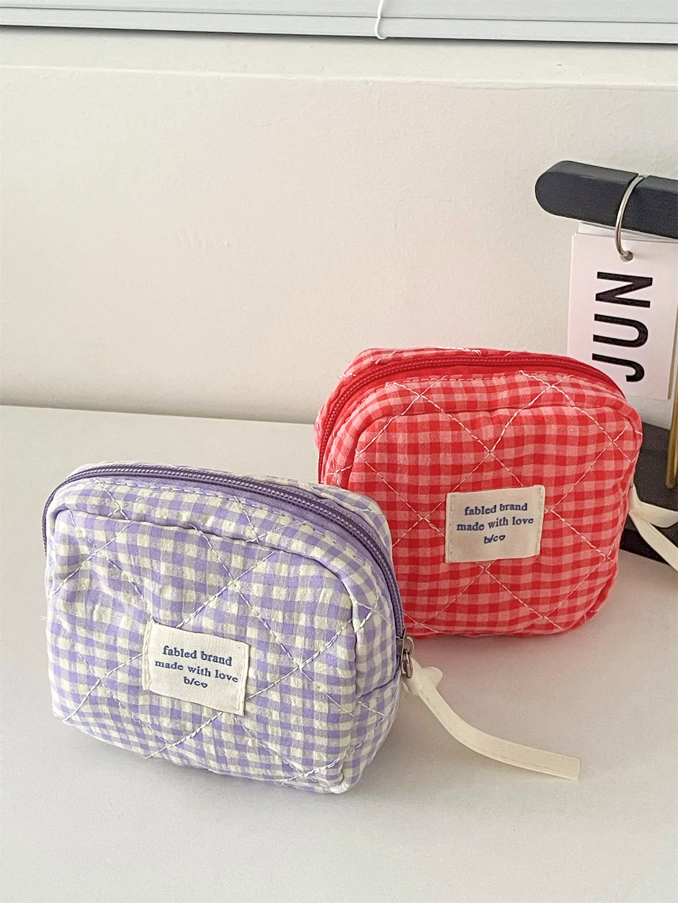 

1 pc Mini Red Plaid Makeup Bag For Women Travel Lipsitck Pouch Portable Sanitary Napkin Bag