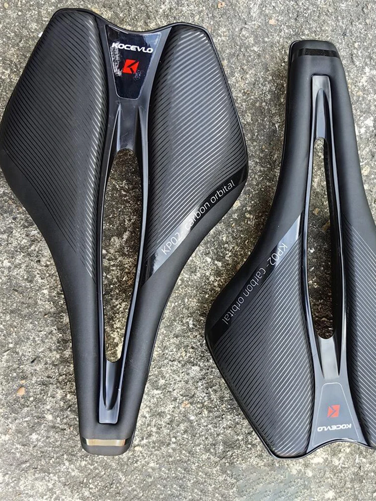 سرج دراجة خفيف الوزن مقاوم للماء وسادة مقعد مريحة من ألياف الكربون مقعد دراجة لدراجات الطريق MTB