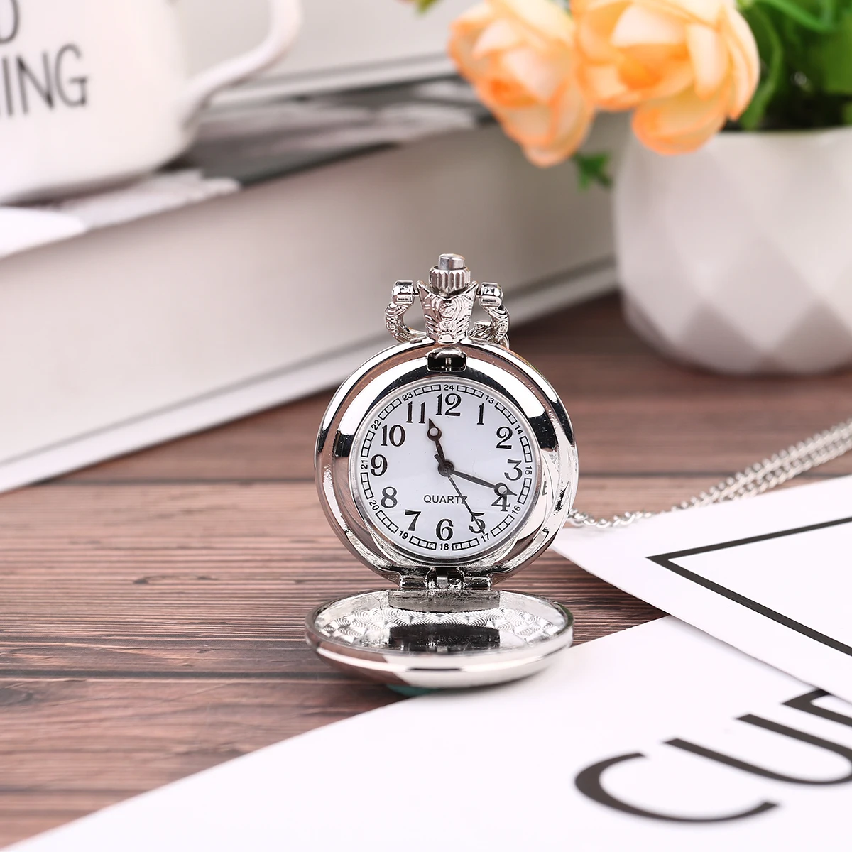 

Vintage Pocket Watch Necklace for Men Women Elegant Retro Gift Family Friends Durable Premium Material Daily