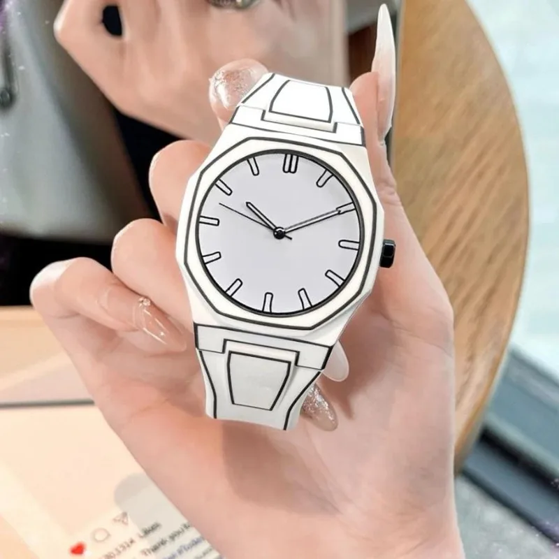 New Men's Watches Classic Black White Quartz Watches for Man Woman Creativity 2D Comic Style Wristwatch Leisure Male Cool Clock