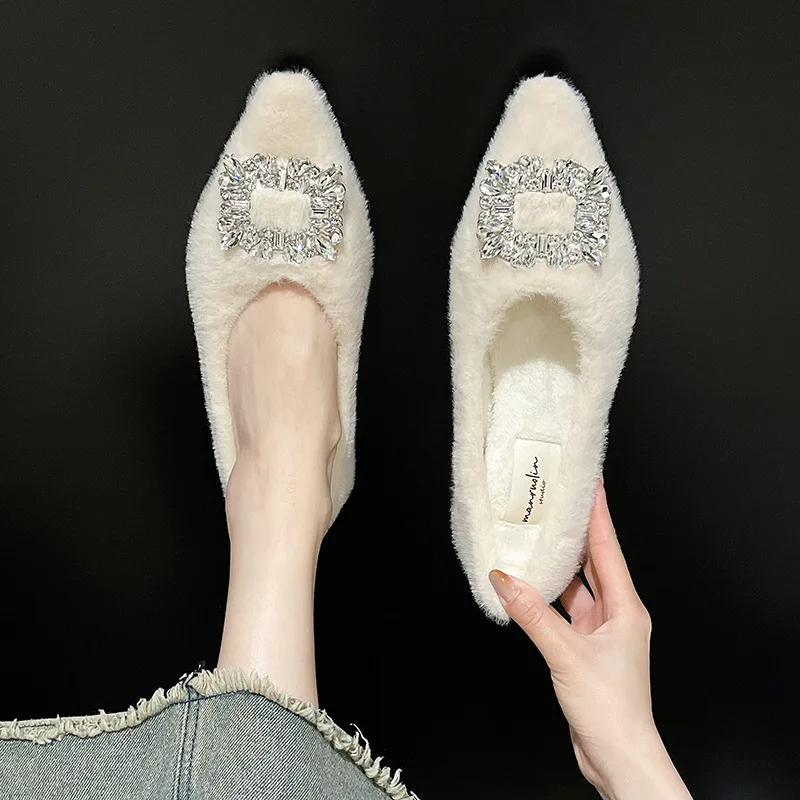 Sepatu FLAT lancip เพชรแฟชั่นแนวเกาหลีใหม่รองเท้าขนสัตว์สำหรับผู้หญิงสวมรองเท้า