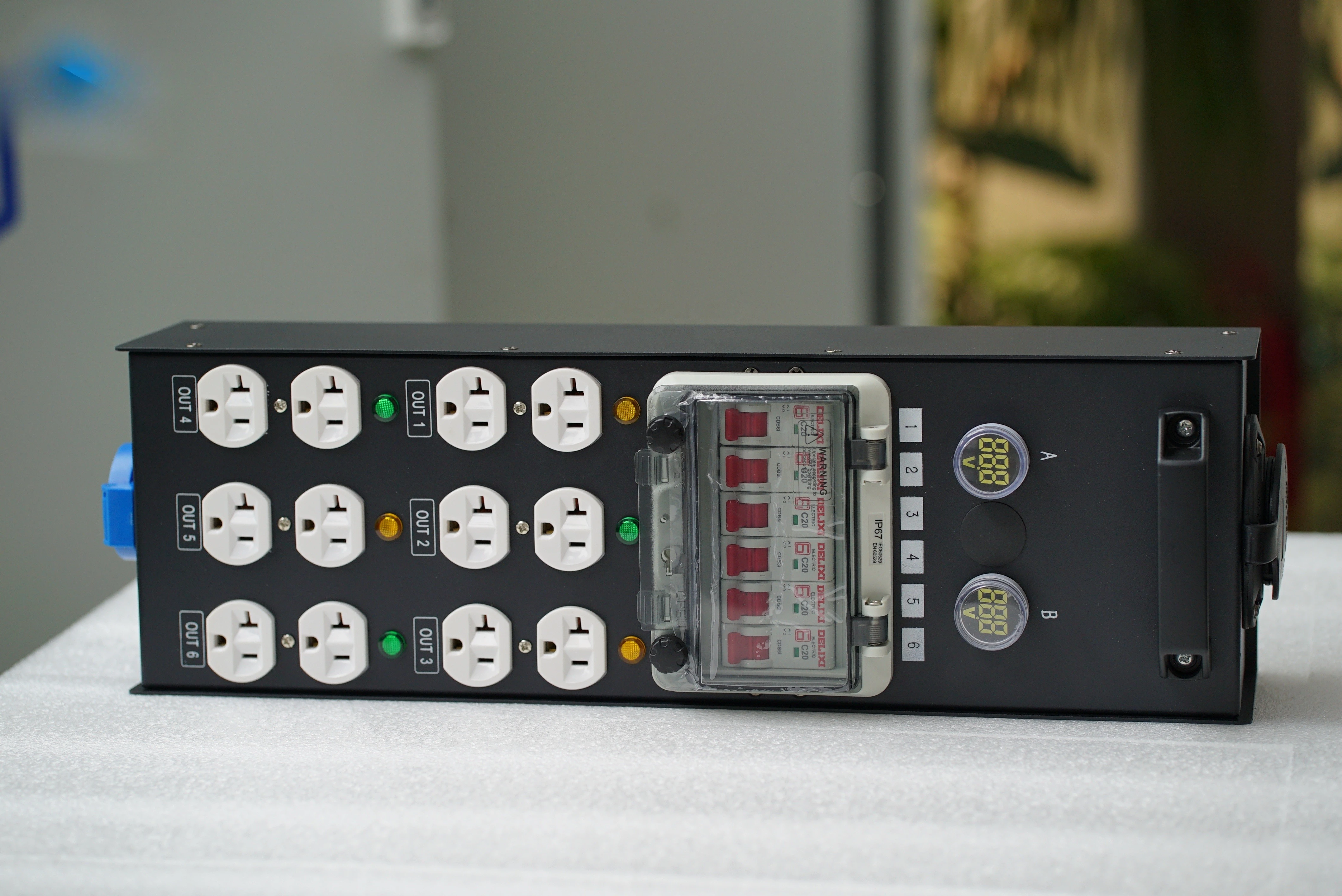 US Small Portable Electric Power Distribution Box 50a Stage Light Controller with 12 Edison Sockets Portable Power Distributor
