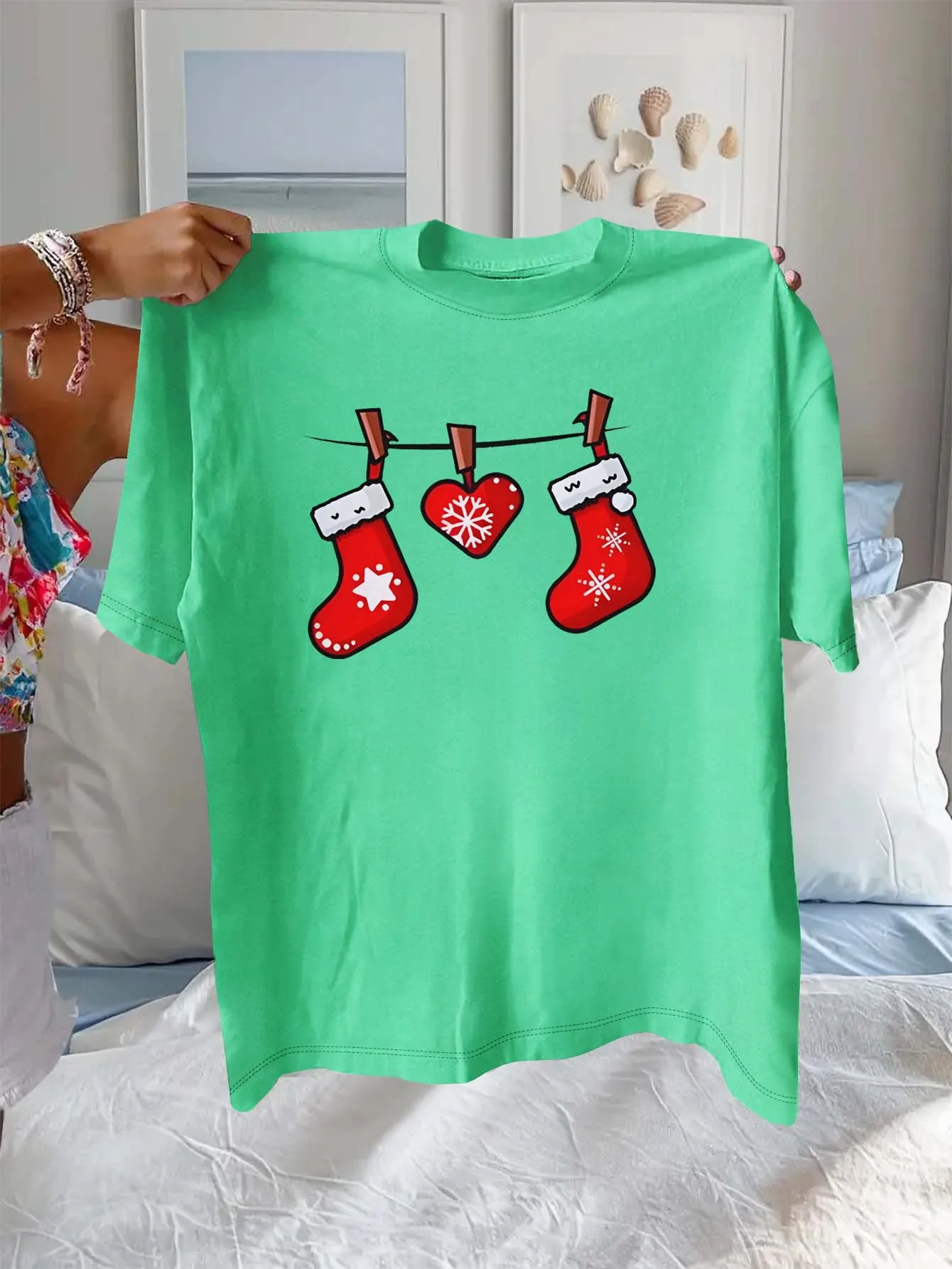 

Очаровательные рождественские носки больших размеров с милыми деталями и декором в виде снежинок, стильная одежда