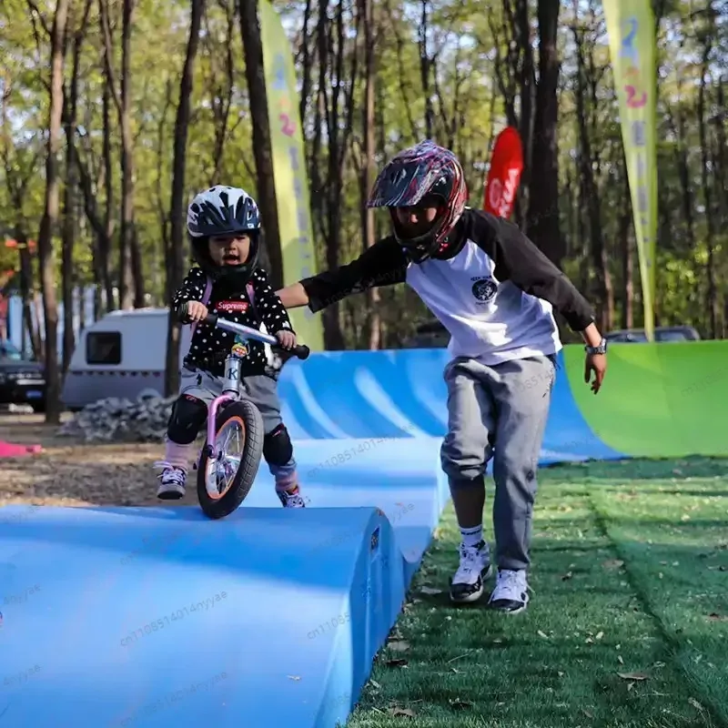 

Портативный пластиковый модульный памп-трек нового стиля для велосипедов, скейтбордов, BMX и других спортивных развлечений