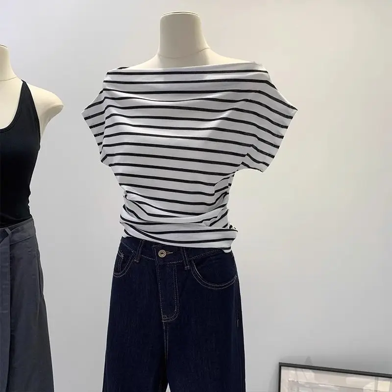 

Fashionable One-shoulder Striped Short-sleeved T-shirt for Women 2025 Summer New Loose Shoulder Top