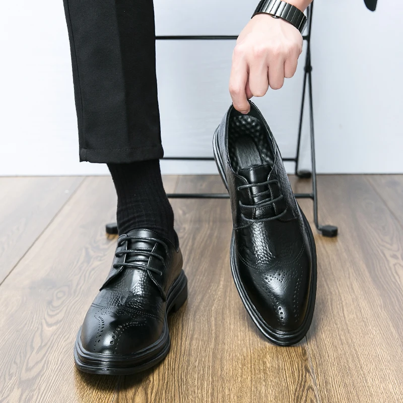 

British Korean Style Trendy Business Dress Blok Shoes Carved Pointed Gradient Color Breathable Suit Office Wedding Height Shoes