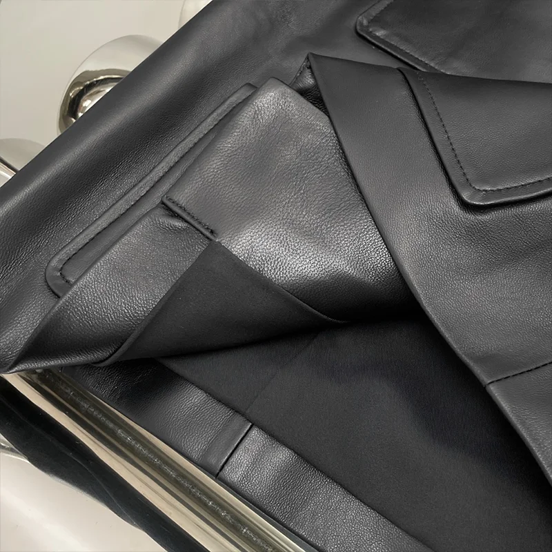 เสื้อแจ็คเก็ตหนังสั้นคุณภาพสูงสำหรับผู้หญิง ดีไซน์หรูหราแบบเรียบง่าย มีกระเป๋าหลายช่อง รุ่นใหม่ยอดนิยมปี 2025 รหัสสินค้า 25121961