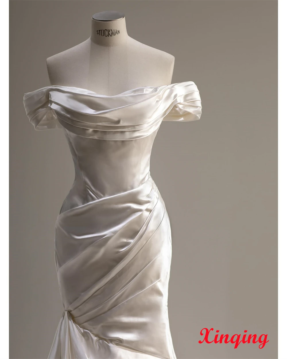تخصيص بسيط الساتان الأبيض فستان الحفلة الراقصة الحديثة قبالة الكتف بلا أكمام فستان الزفاف الفاخرة قطار المحكمة الزفاف P